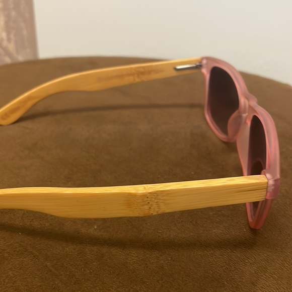 Sunglasses - Picture 4 of 5